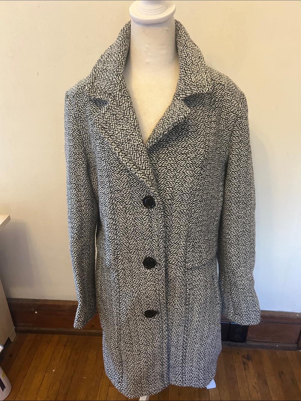 Gallery Black & White Textured Pea Coat Button front size L EUC